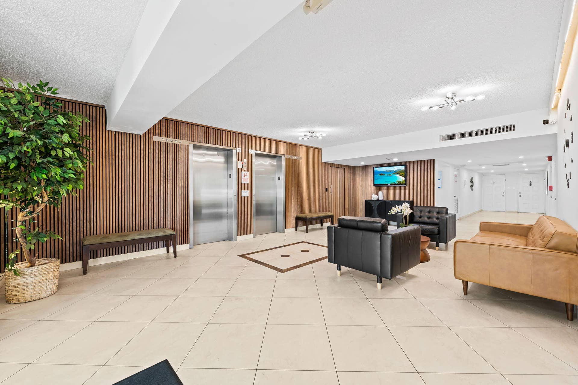 3960 Oaks Clubhouse Drive, #304, Pompano Beach, FL 33069 2-web-or-mls-DSC_0012
