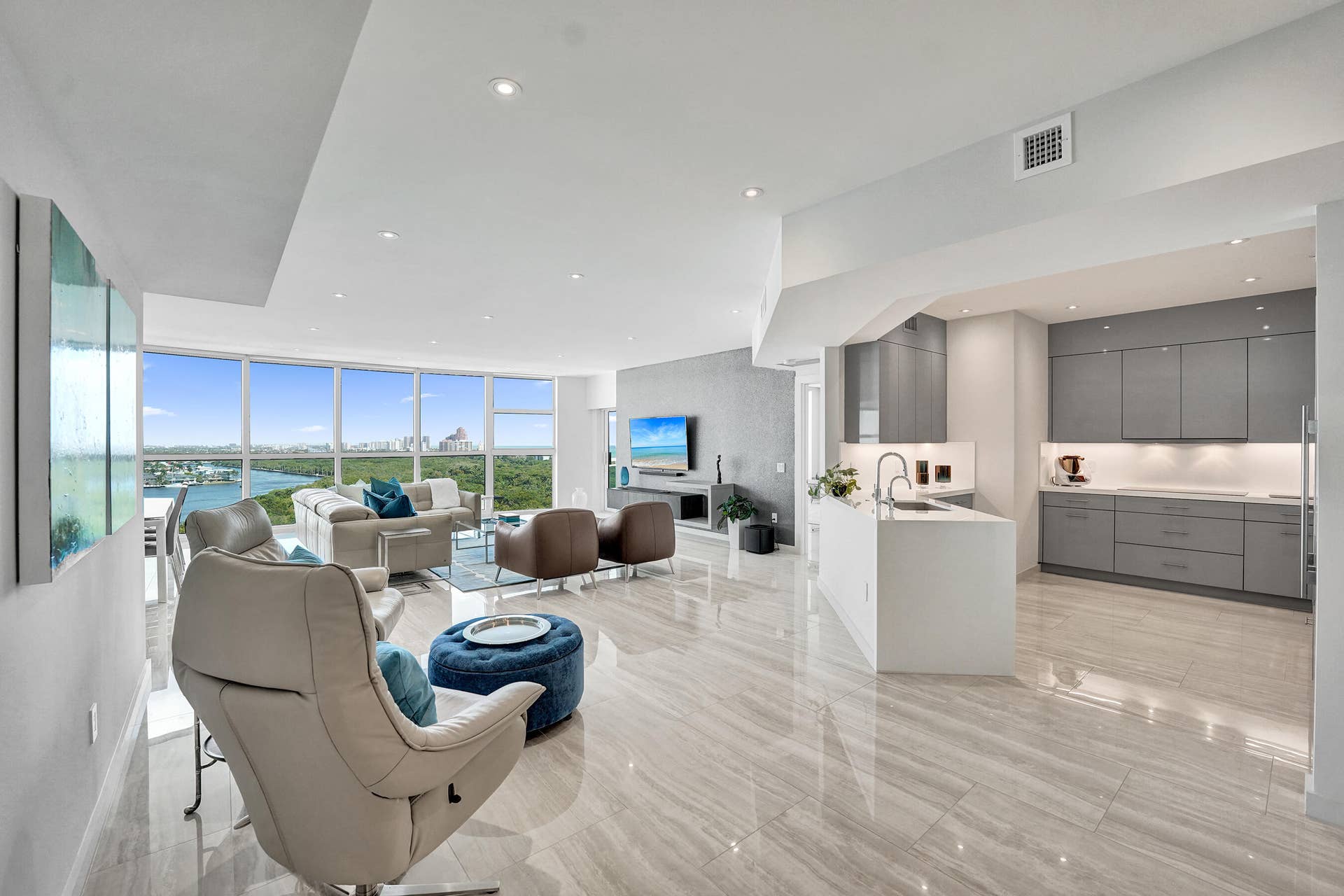 2845 NE 9th Street, #Ph5, Fort Lauderdale, FL 33304 DSC06268