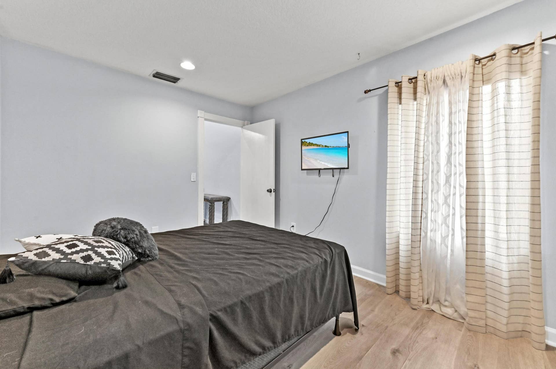 13 Bedroom 04