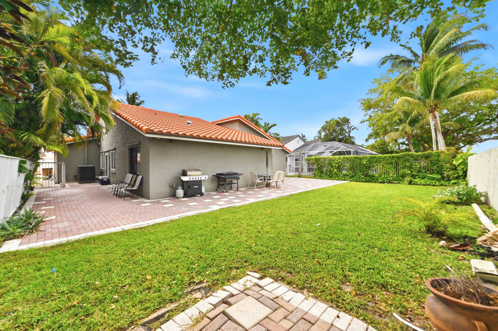 32 backyard 01