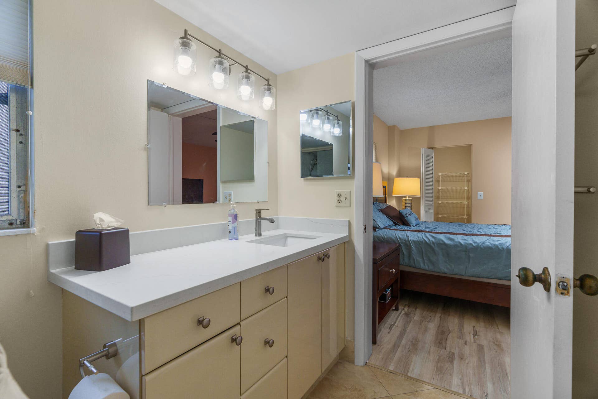 MLS MAIN BED BATH VANITY