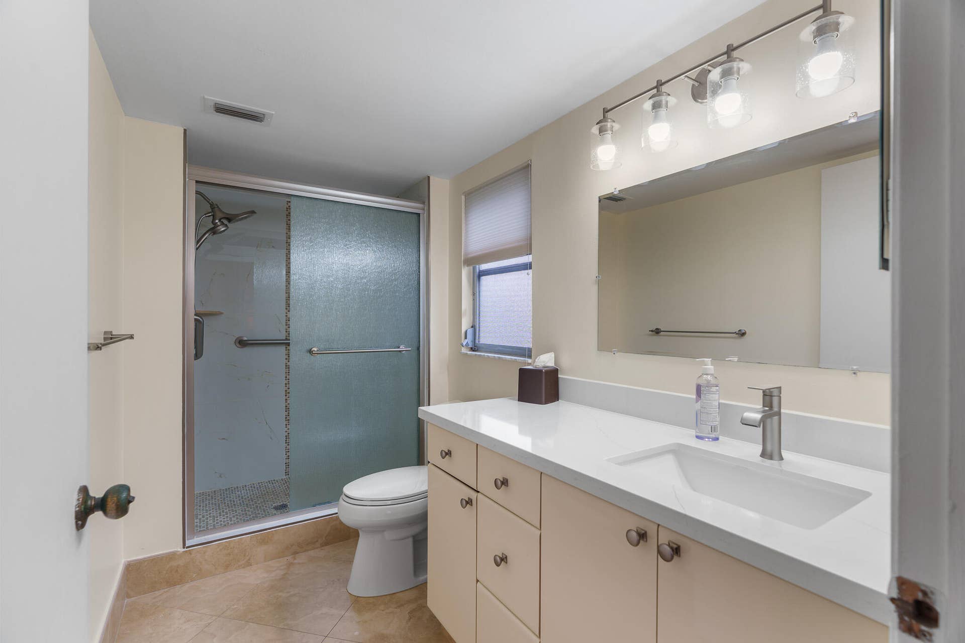 MLS MAIN BED UPDATED BATH