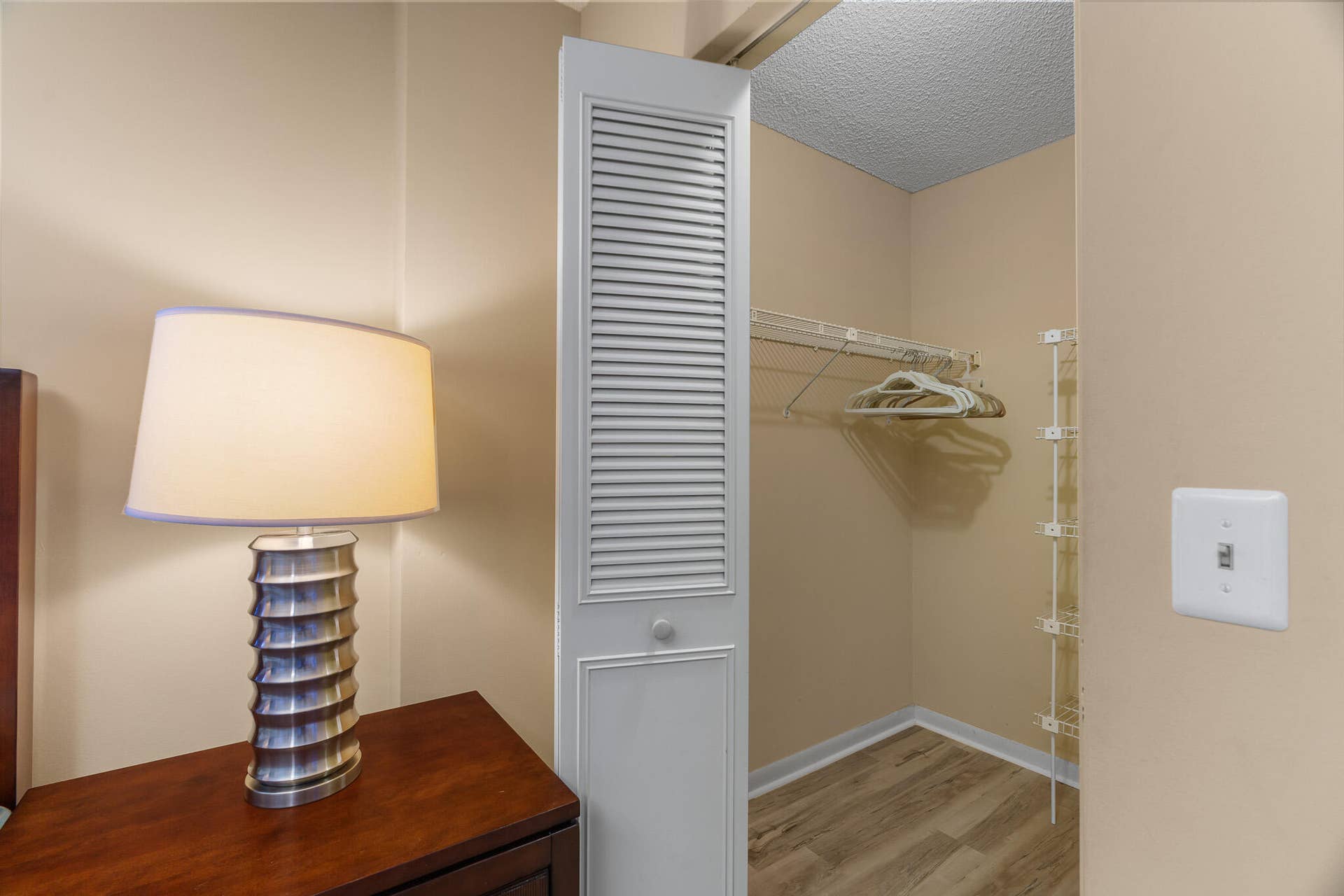 MLS MAIN BED WALK IN CLOSET 2