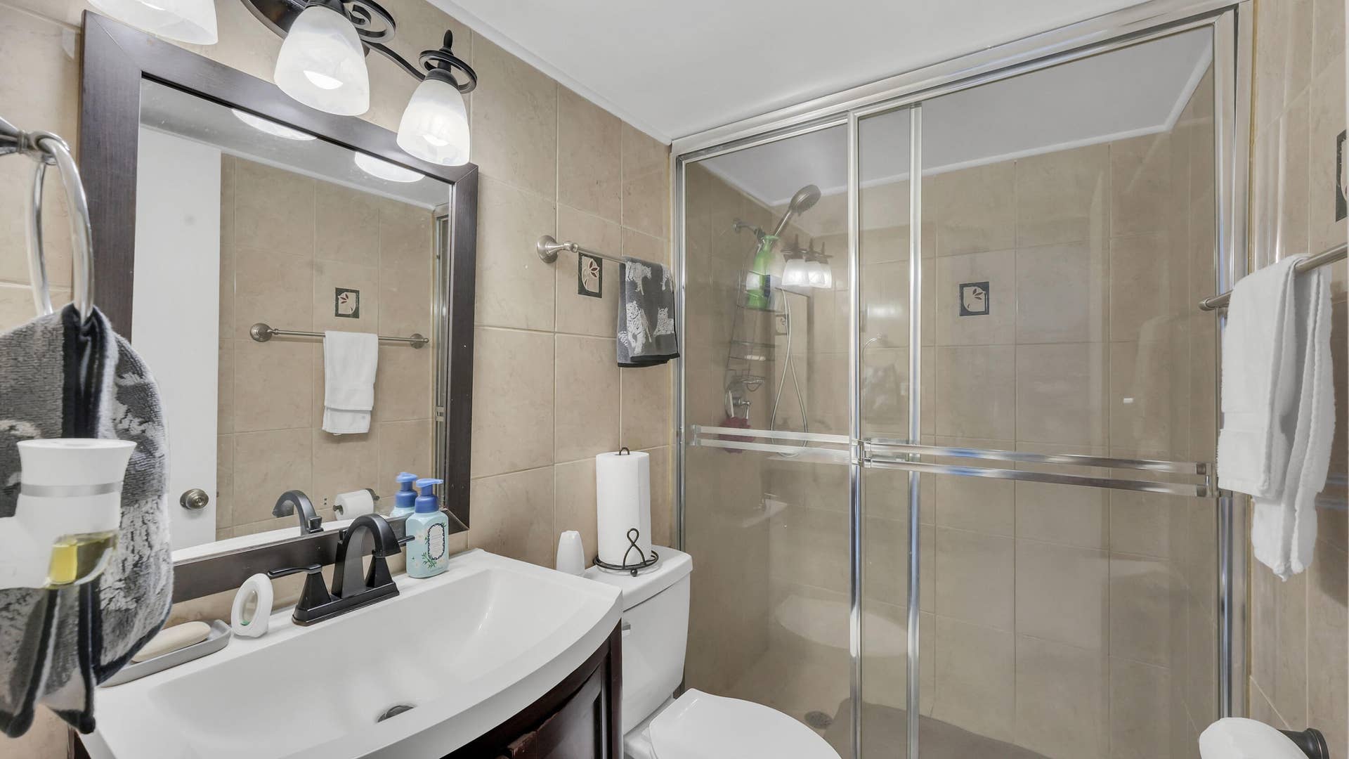 298 SE 6th Avenue, #2, Pompano Beach, FL 33060 Bath