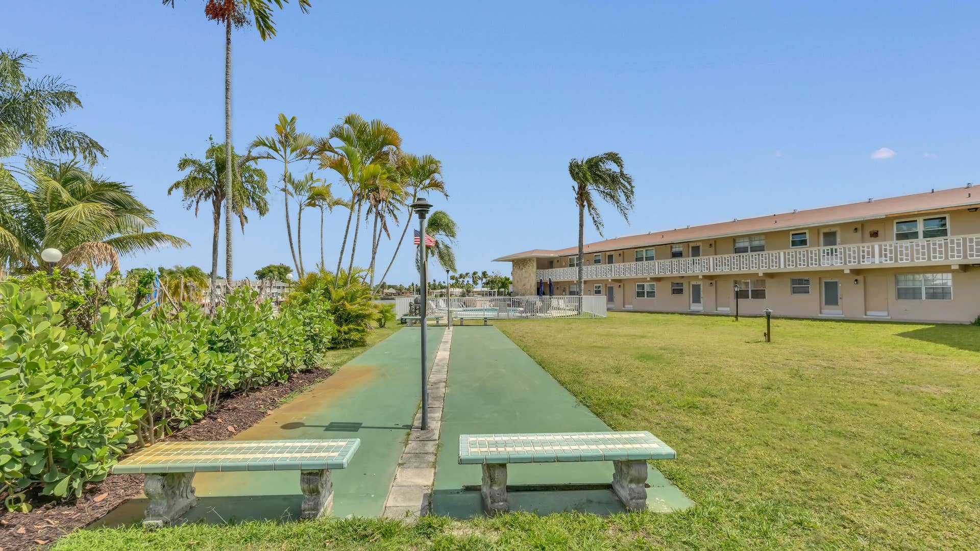 298 SE 6th Avenue, #2, Pompano Beach, FL 33060 COMMON AREA POOL