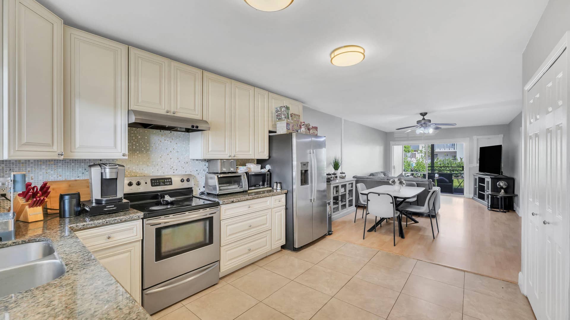 298 SE 6th Avenue, #2, Pompano Beach, FL 33060 KIT LIV DIN