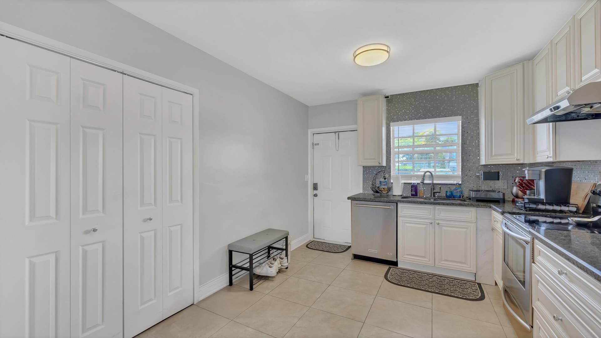 298 SE 6th Avenue, #2, Pompano Beach, FL 33060 KIT DOOR