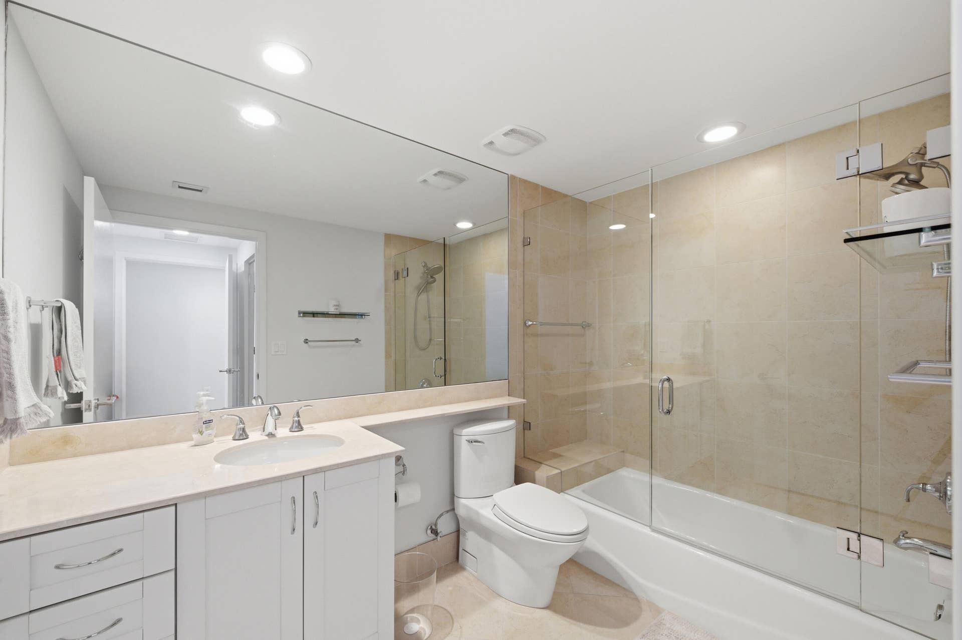 Guest bedroom ensuite bath