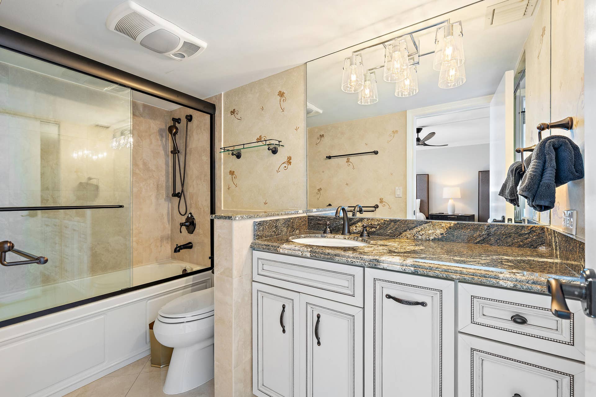 5380 N Ocean Drive, #22i, Singer Island, FL 33404 Guest Suite Bath