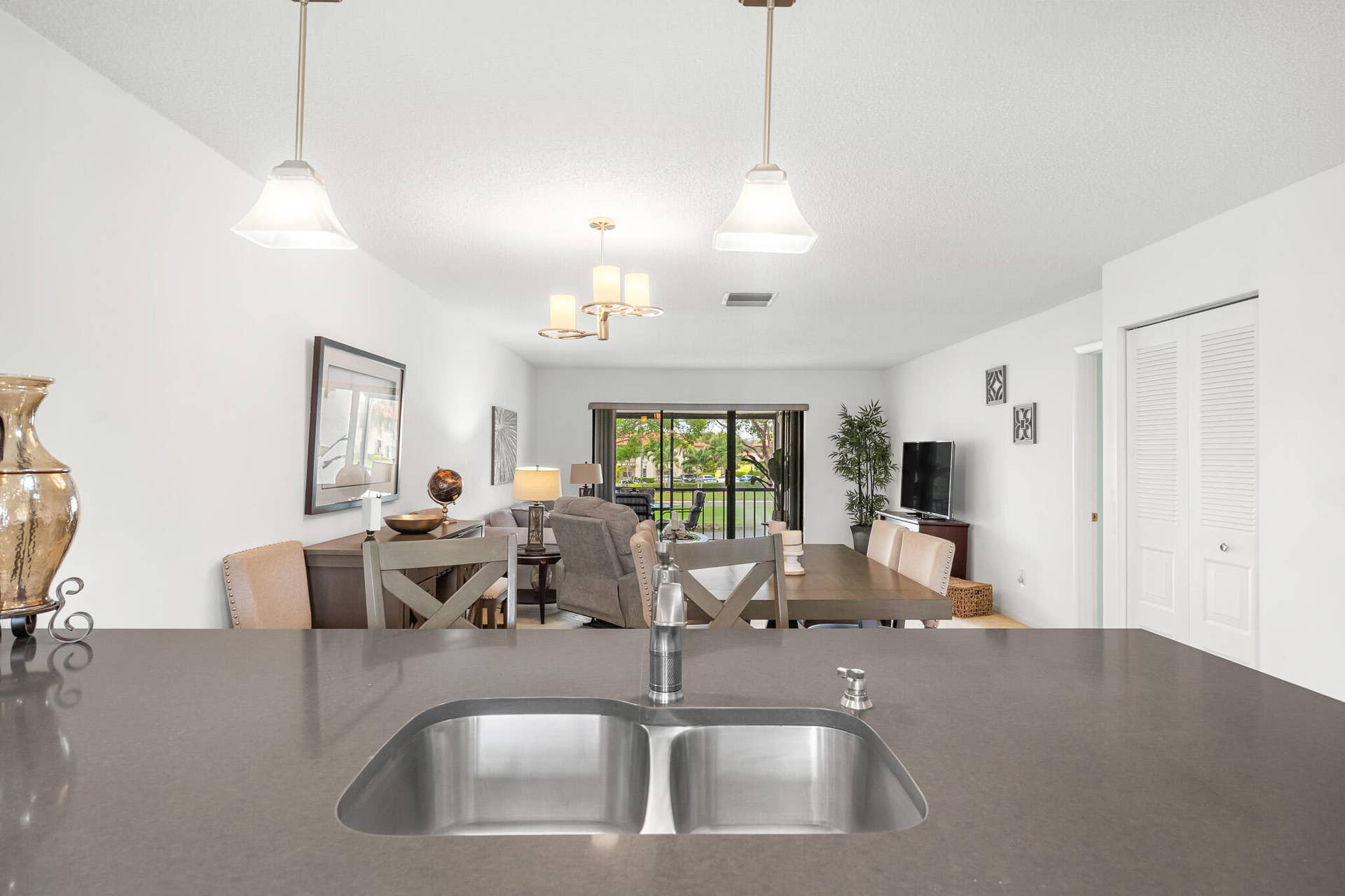 21218 Lago Circle, #F, Boca Raton, FL 33433 DSC02106