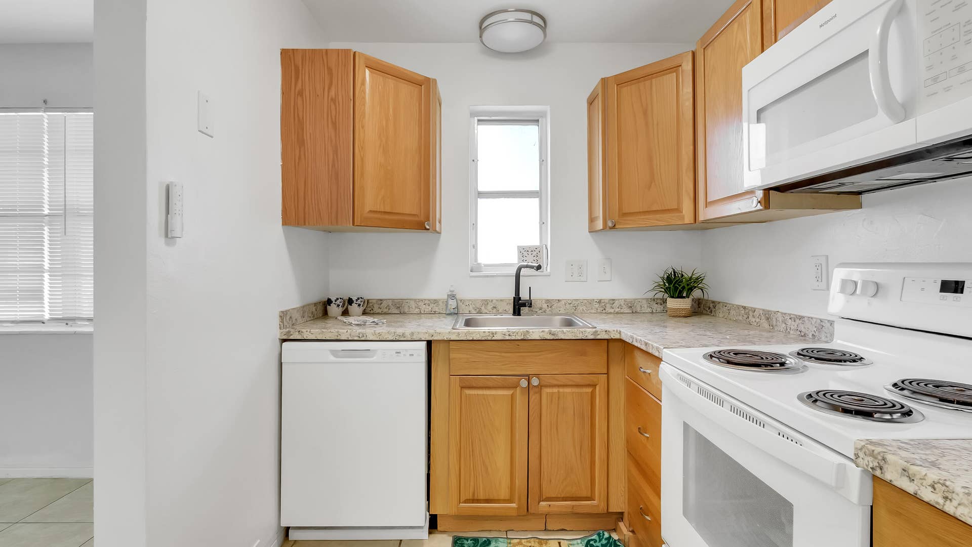 711 SE 15th Street, #5, Fort Lauderdale, FL 33316 DSC02963