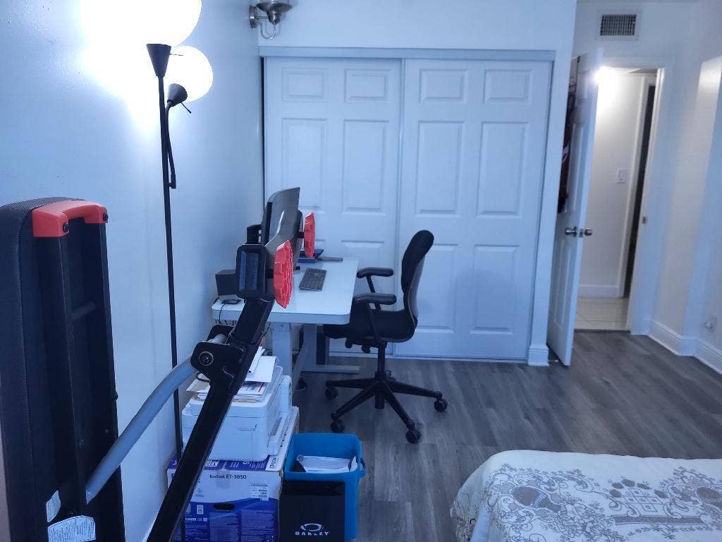 Guest bedroom Closet
