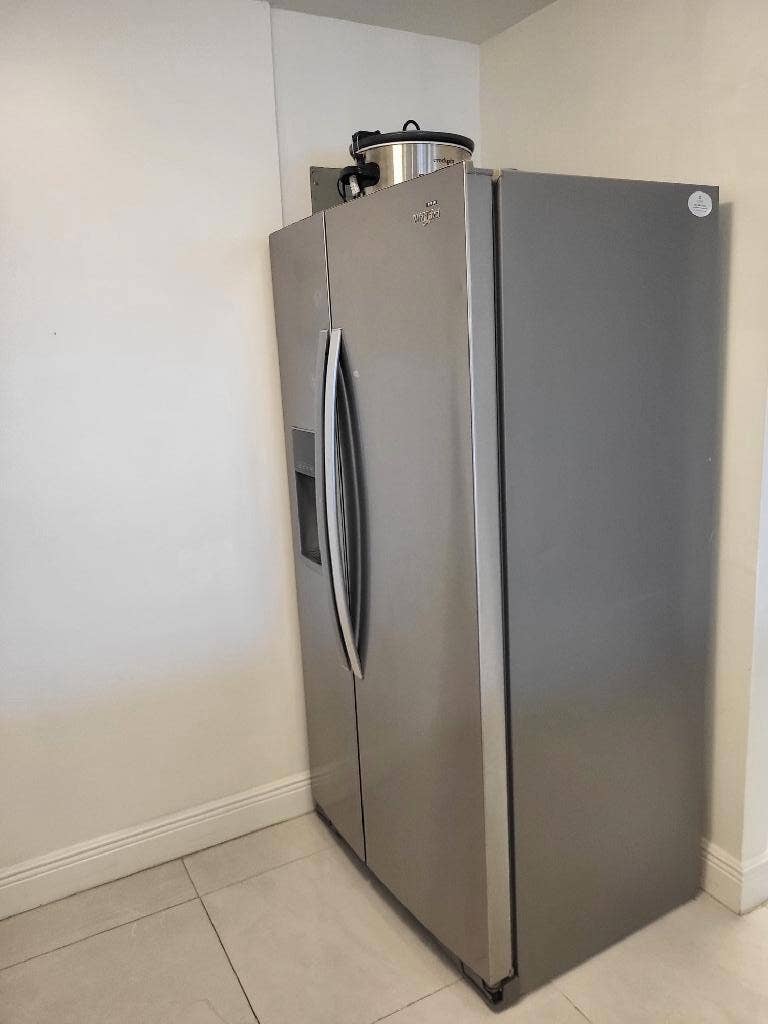 Frigidaire Frig. with Ice Maker