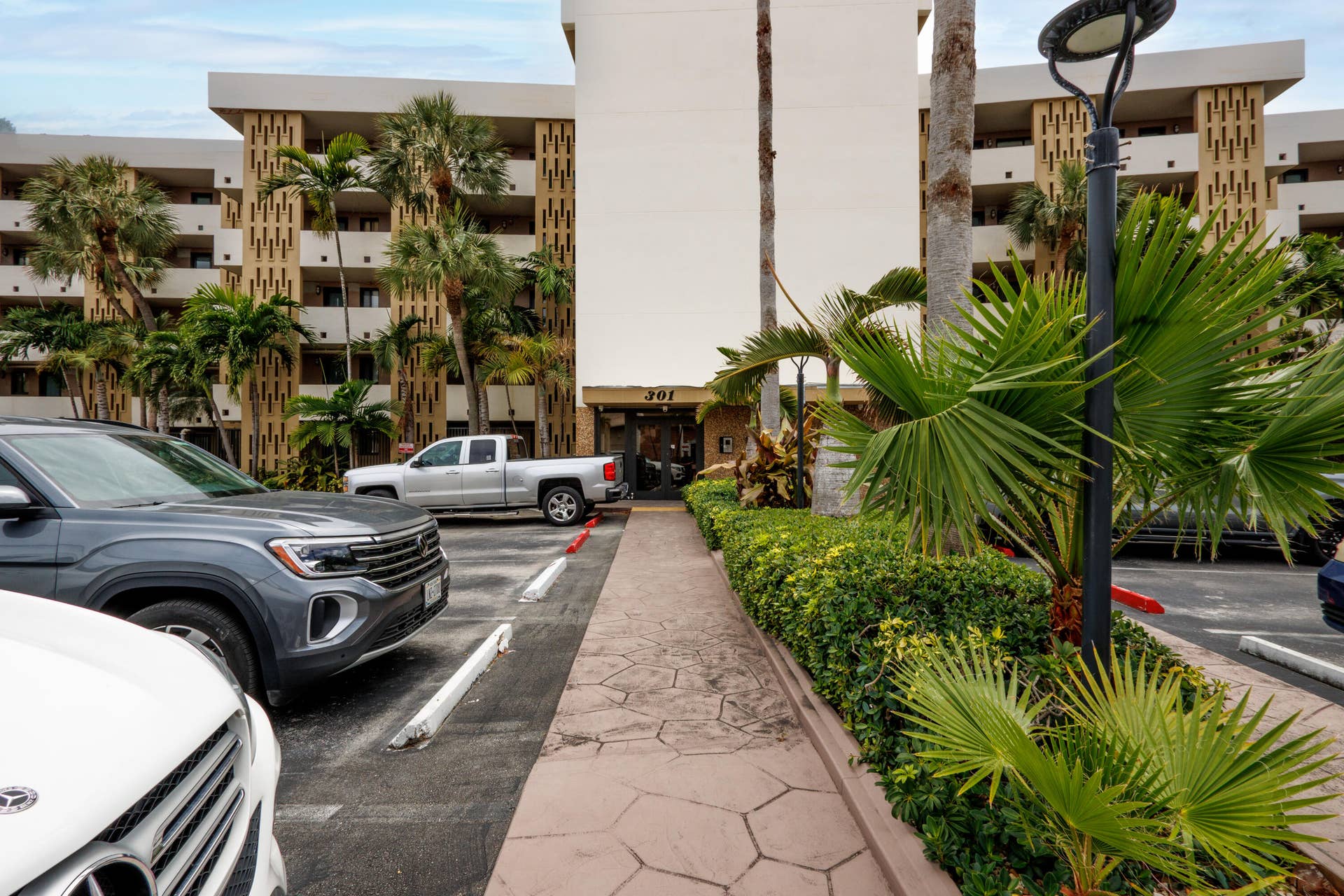 301 Golden Isles Drive, #412, Hallandale Beach, FL 33009 IMG_6815