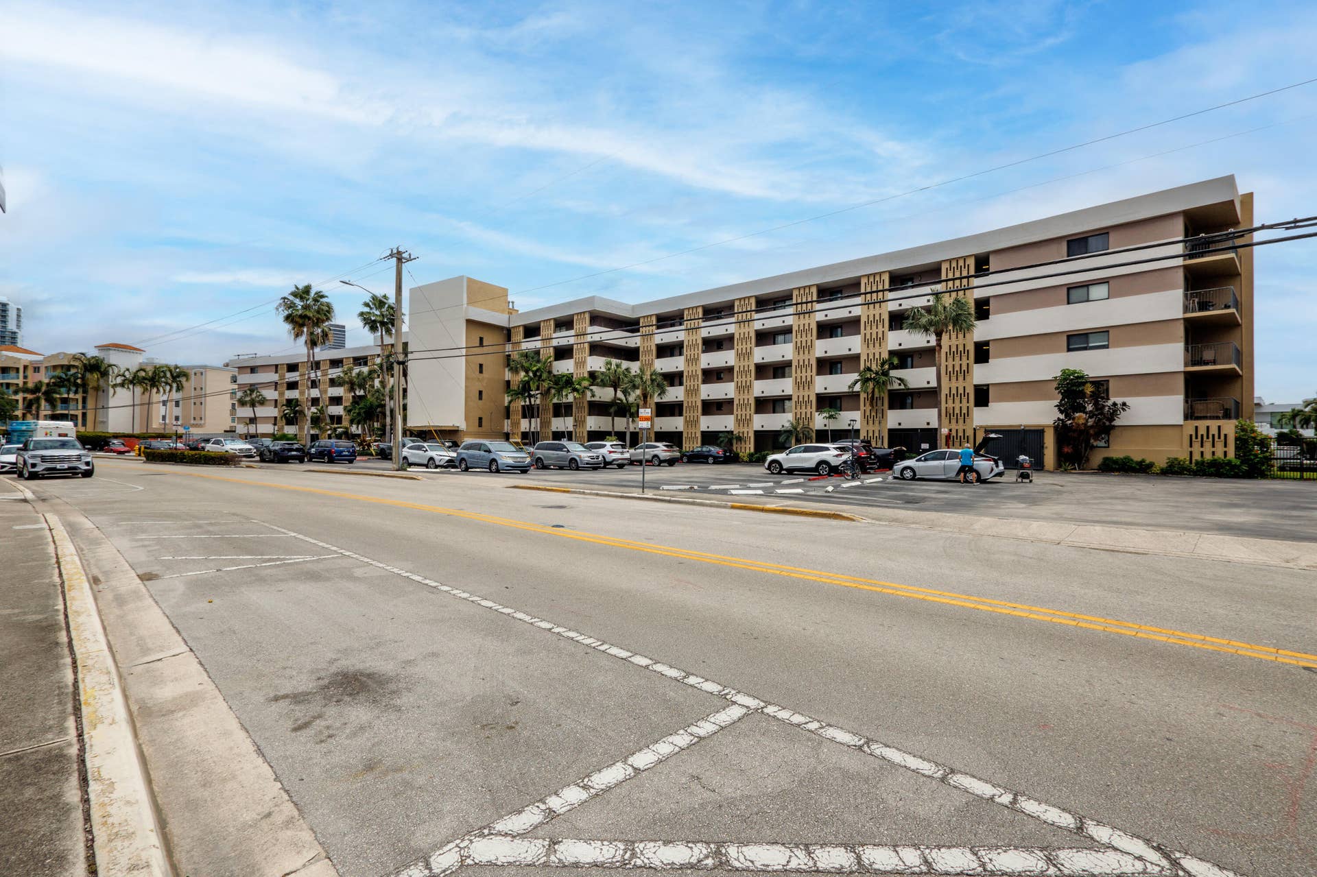 301 Golden Isles Drive, #412, Hallandale Beach, FL 33009 IMG_6836