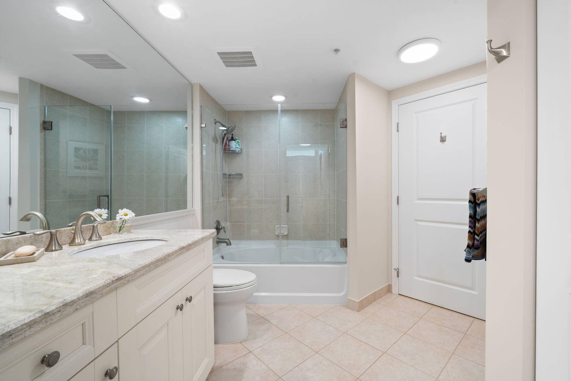 347 N New River Dr Drive E, #610, Fort Lauderdale, FL 33301 16-web-or-mls-A7R01822 copy