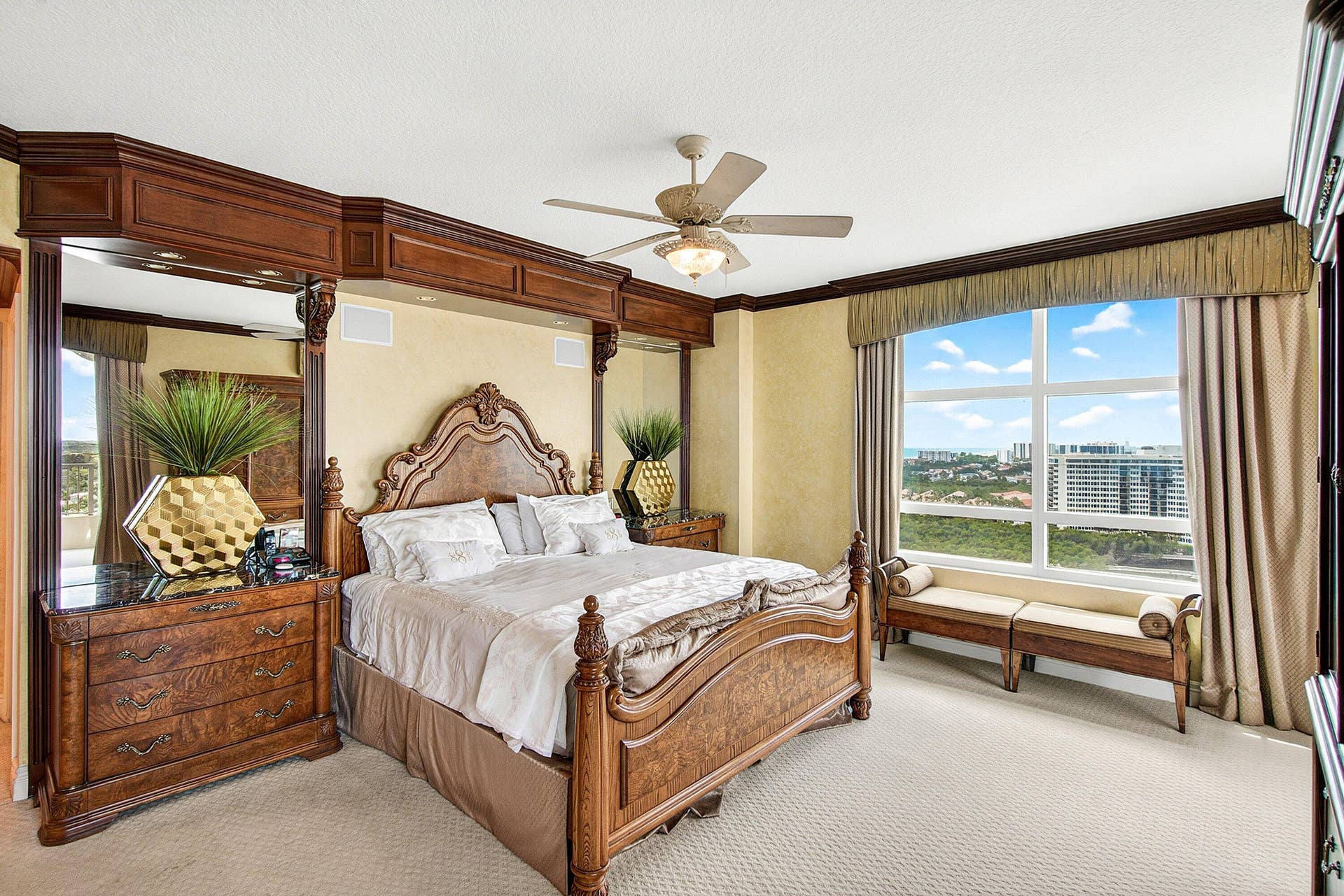 SPLIT BEDROOM PLAN
