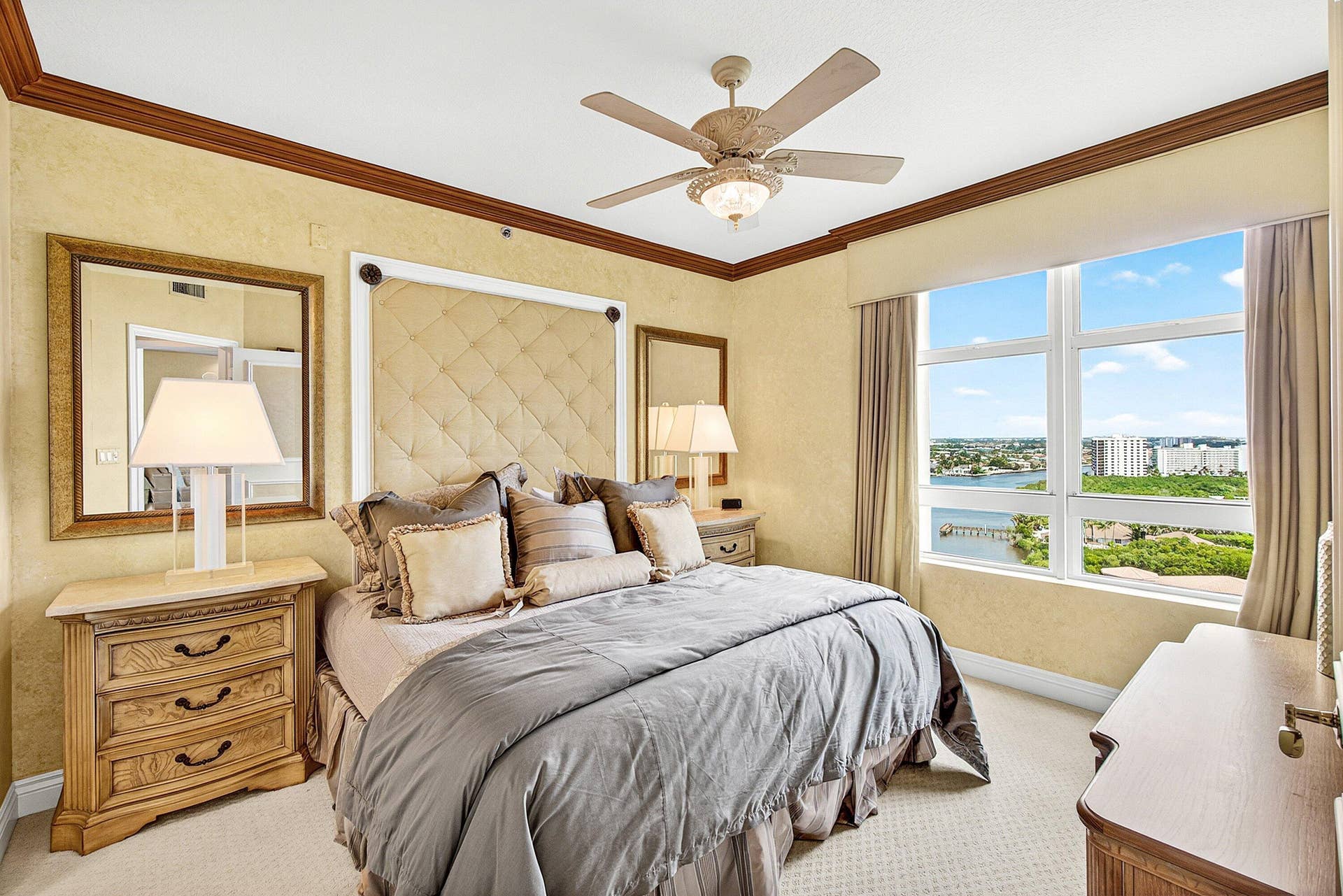 EN SUITE GUEST BEDROOM