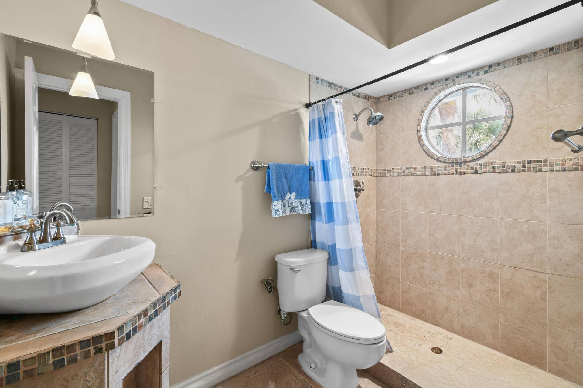 1003 Ocean Dunes Circle, Jupiter, Jupiter, FL 33477 Full bath upstairs