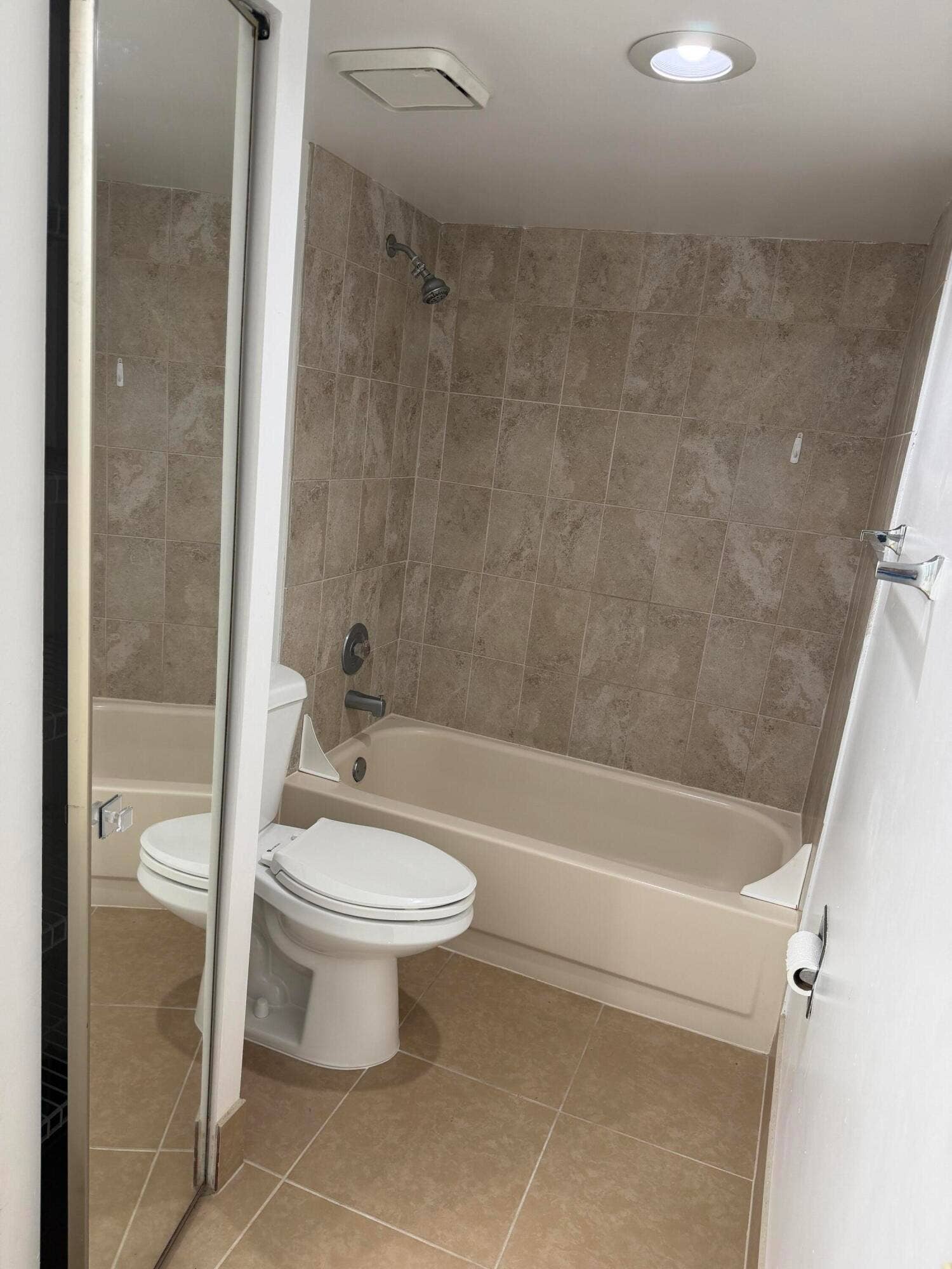 8461 Boca Rio Drive, Boca Raton, FL 33433 FULL BATH