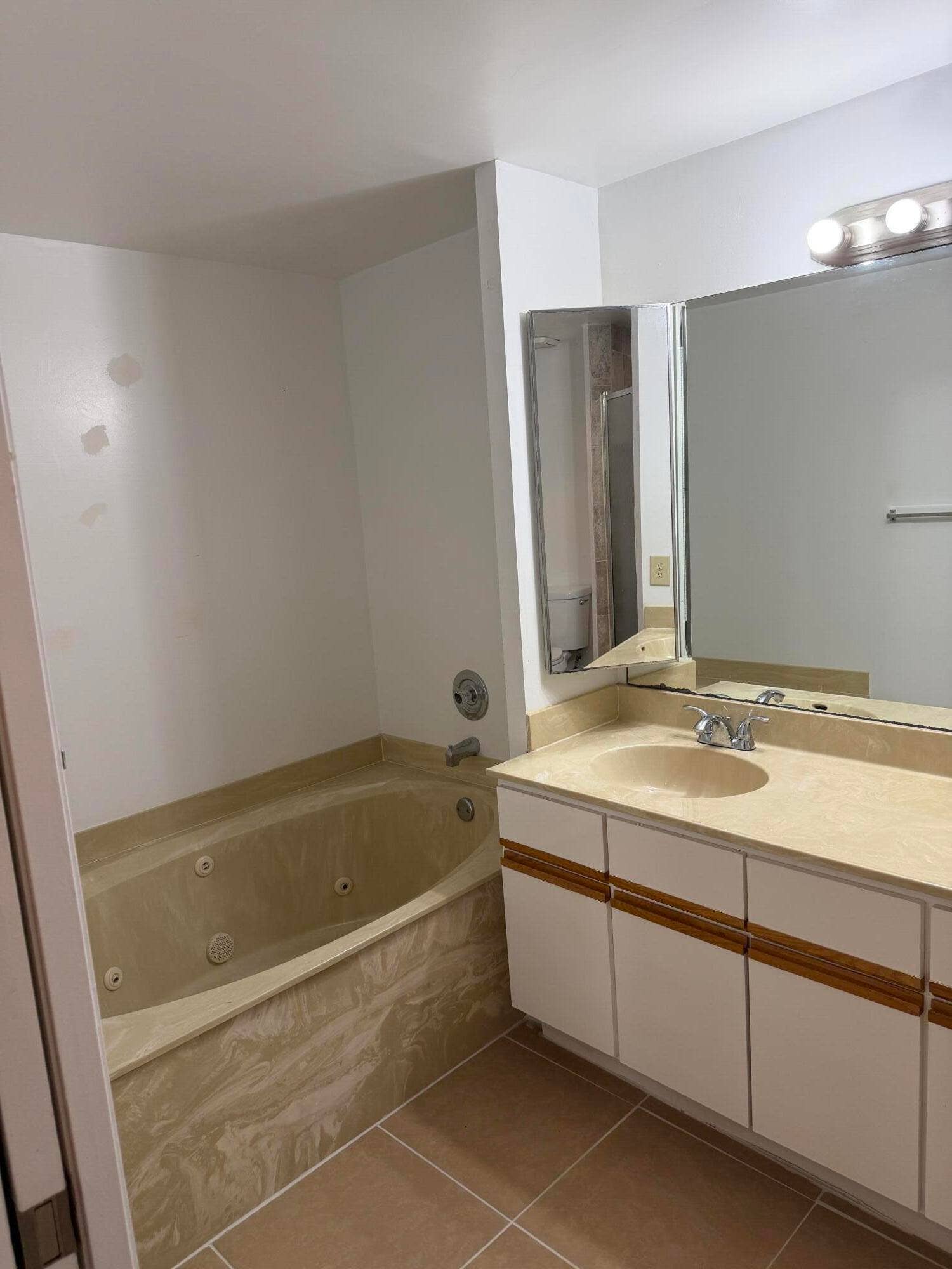 8461 Boca Rio Drive, Boca Raton, FL 33433 PRIMARY BATH
