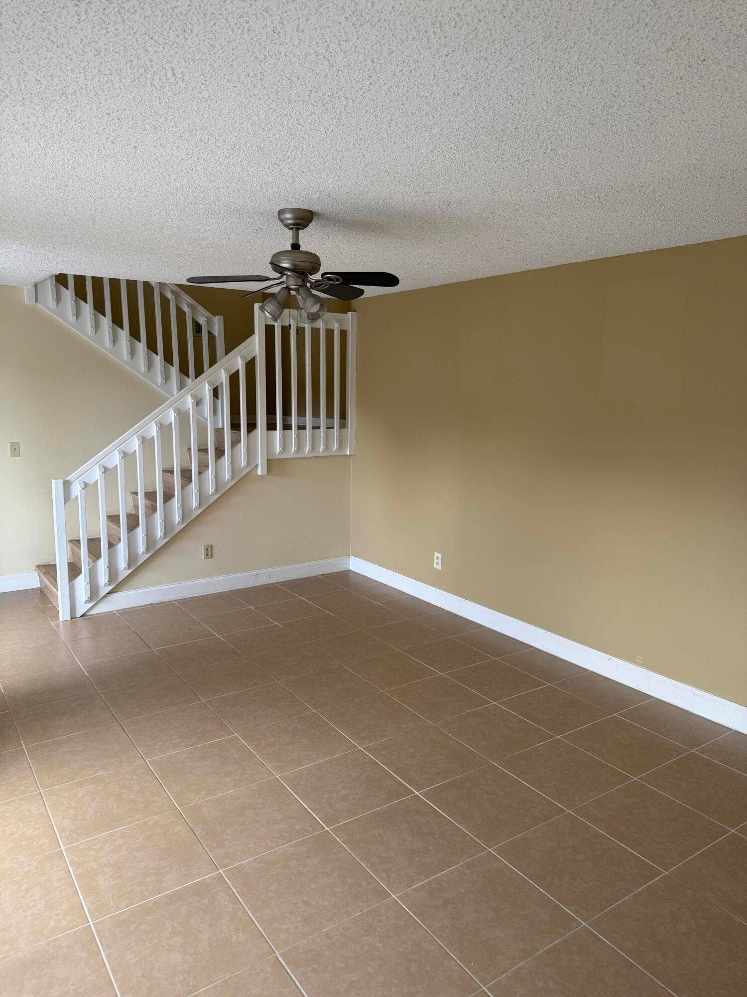 8461 Boca Rio Drive, Boca Raton, FL 33433 LIVING/FAMILY ROOM