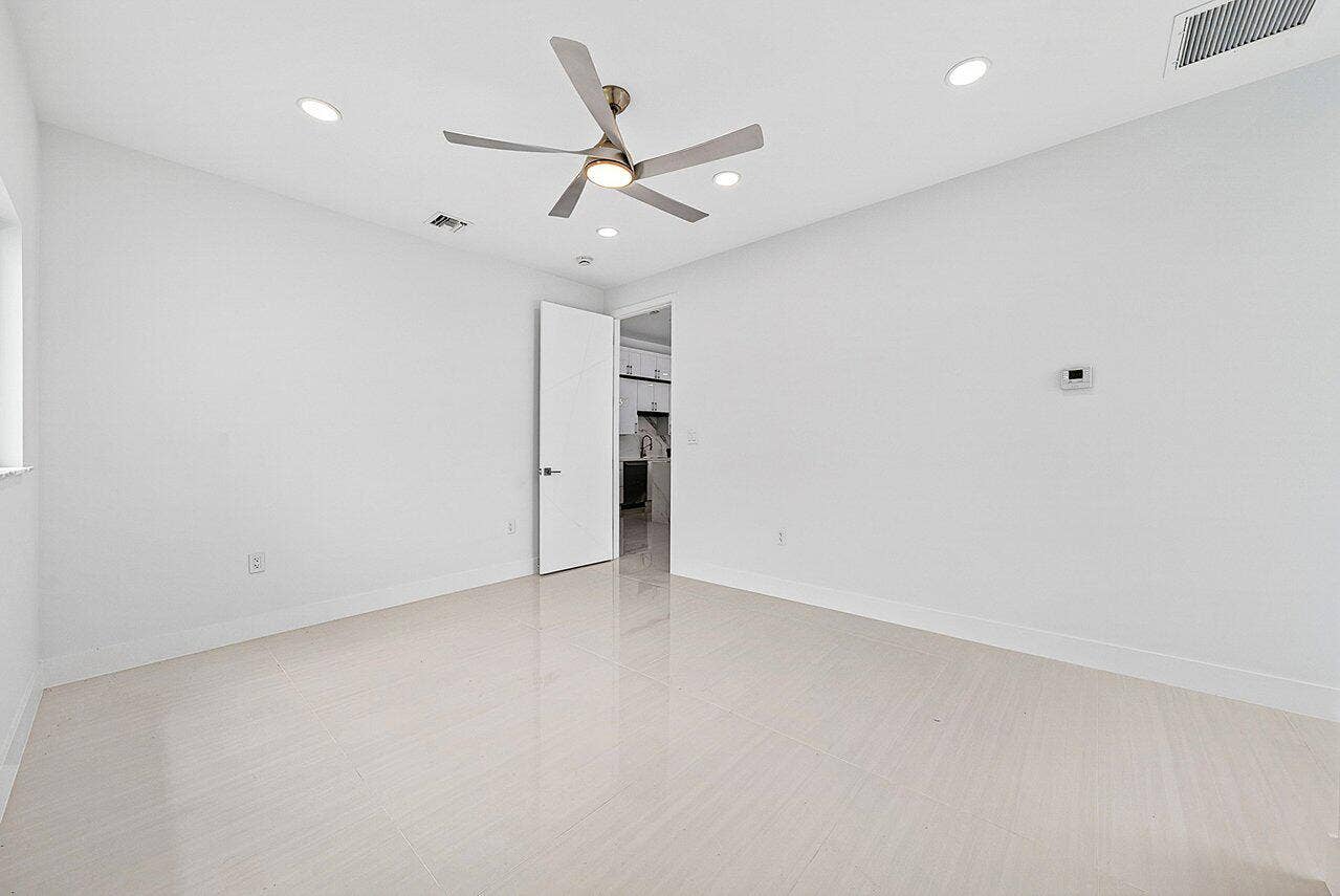 018-4887BocaireBoulevard
