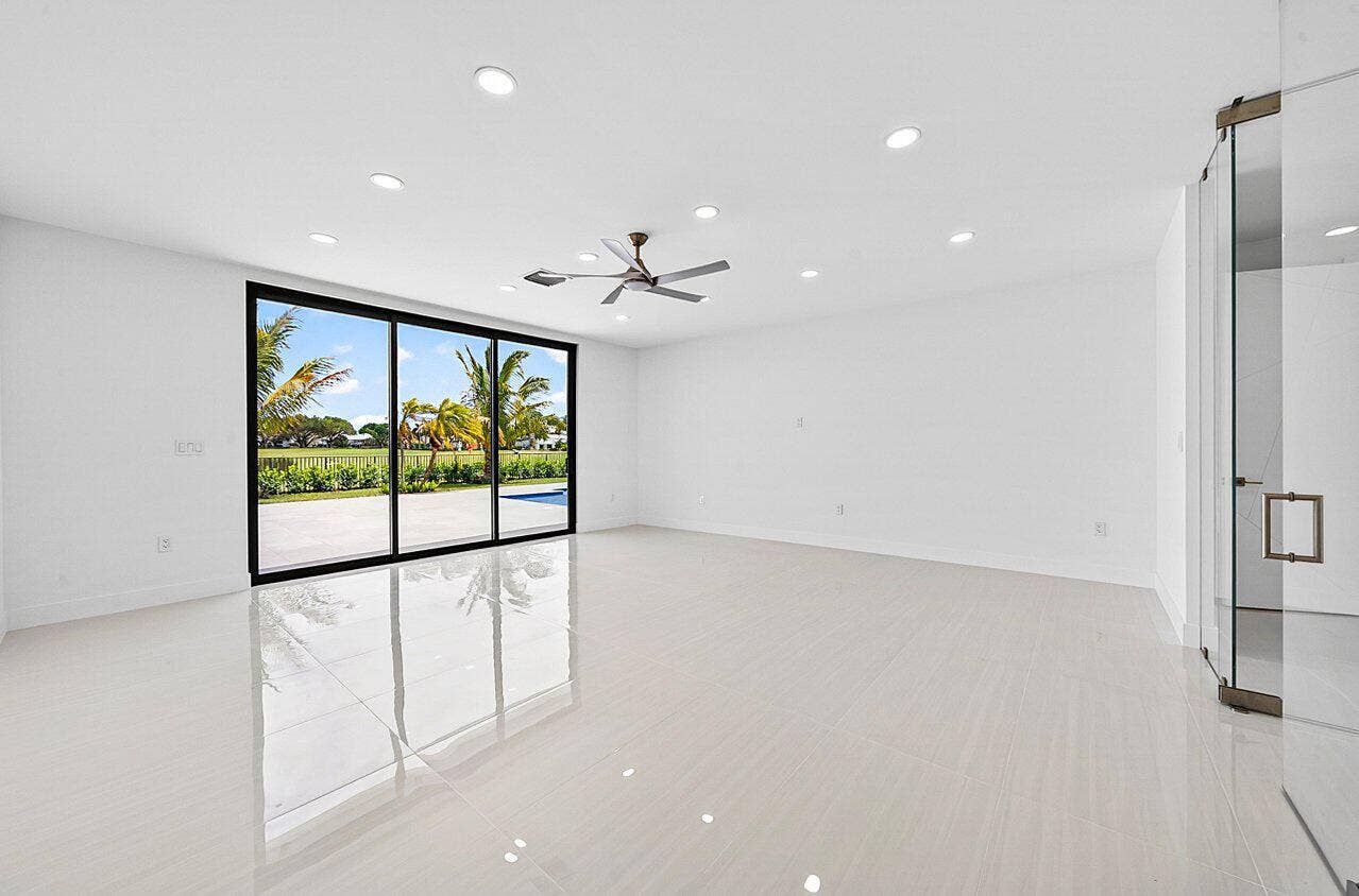 025-4887BocaireBoulevard