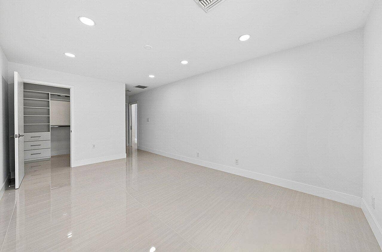 023-4887BocaireBoulevard