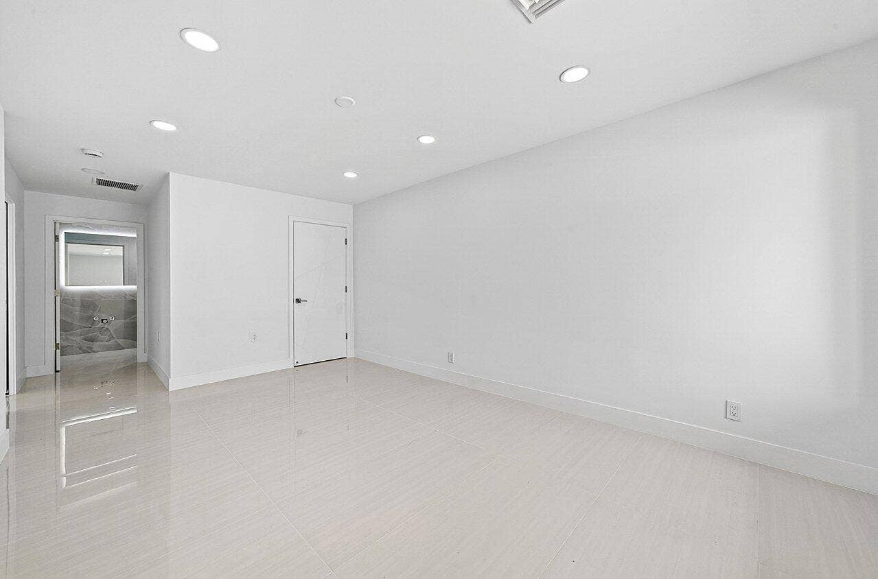 038-4887BocaireBoulevard