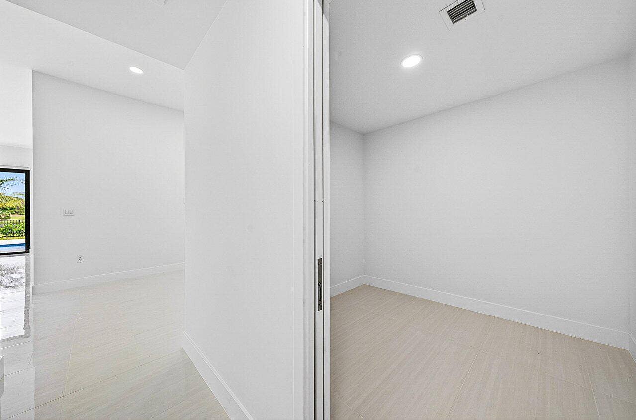 020-4887BocaireBoulevard