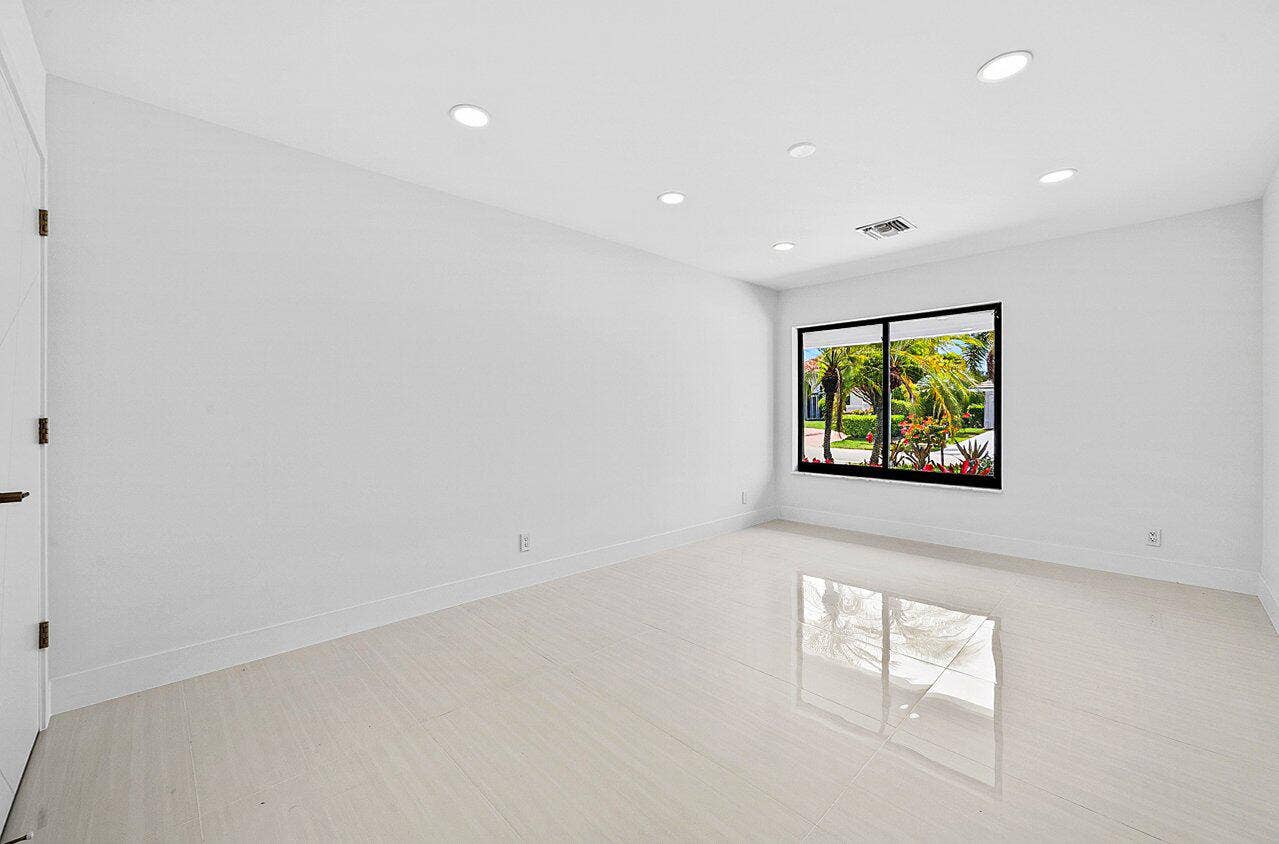 028-4887BocaireBoulevard