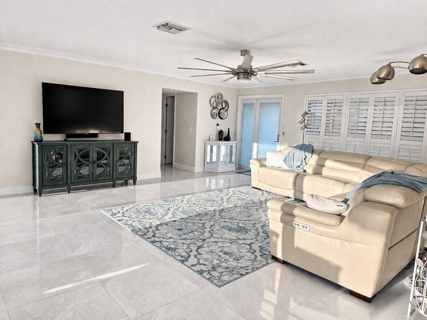 3910 NE 26th Avenue, Lighthouse Point, FL 33064 Living room 3