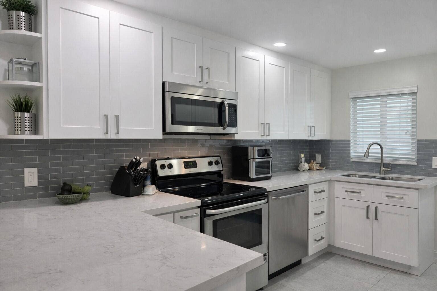 3910 NE 26th Avenue, Lighthouse Point, FL 33064 Kitchen 2