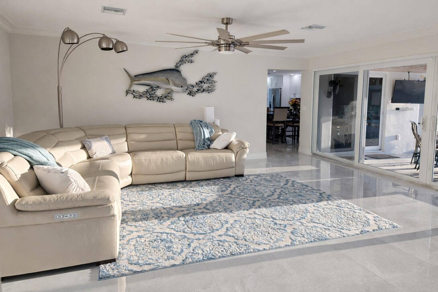 3910 NE 26th Avenue, Lighthouse Point, FL 33064 Living room