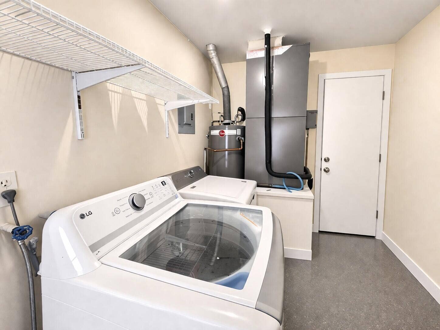 3910 NE 26th Avenue, Lighthouse Point, FL 33064 Laundry