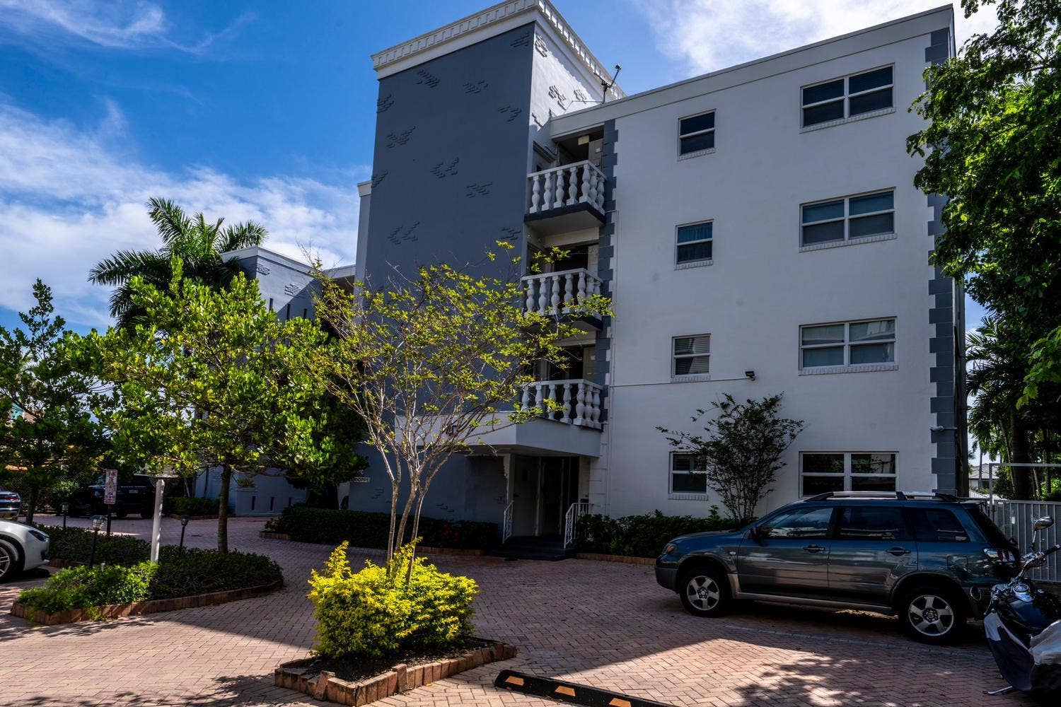 40 Isle Of Venice Drive, #9, Fort Lauderdale, FL 33301 40 Isle of Venice Dr Front
