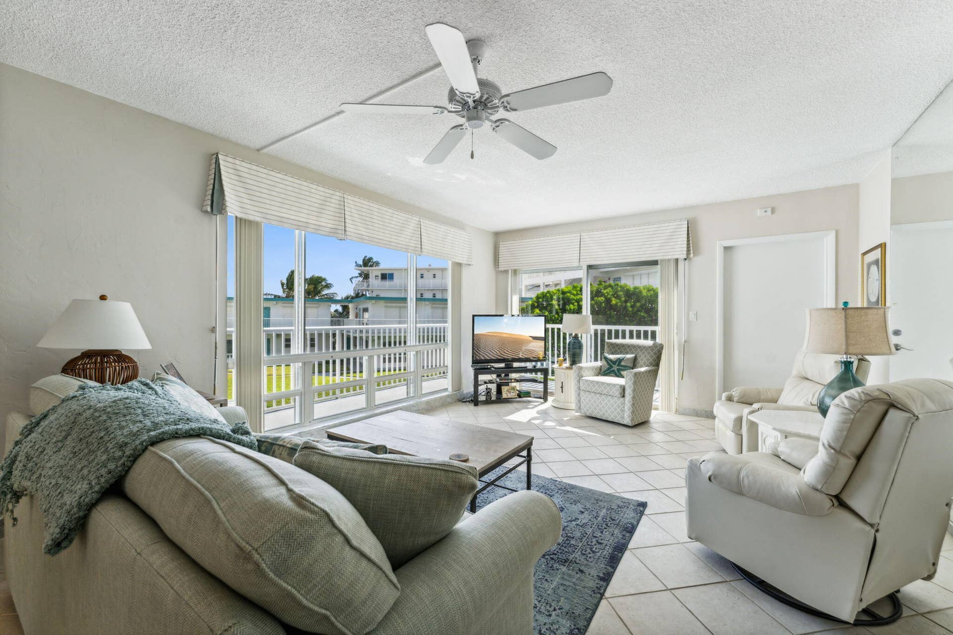 1470 S Ocean Boulevard, #1002, Lauderdale-By-The-Sea, Lauderdale By The Sea, FL 33062 19-web-or-mls-DSC05163