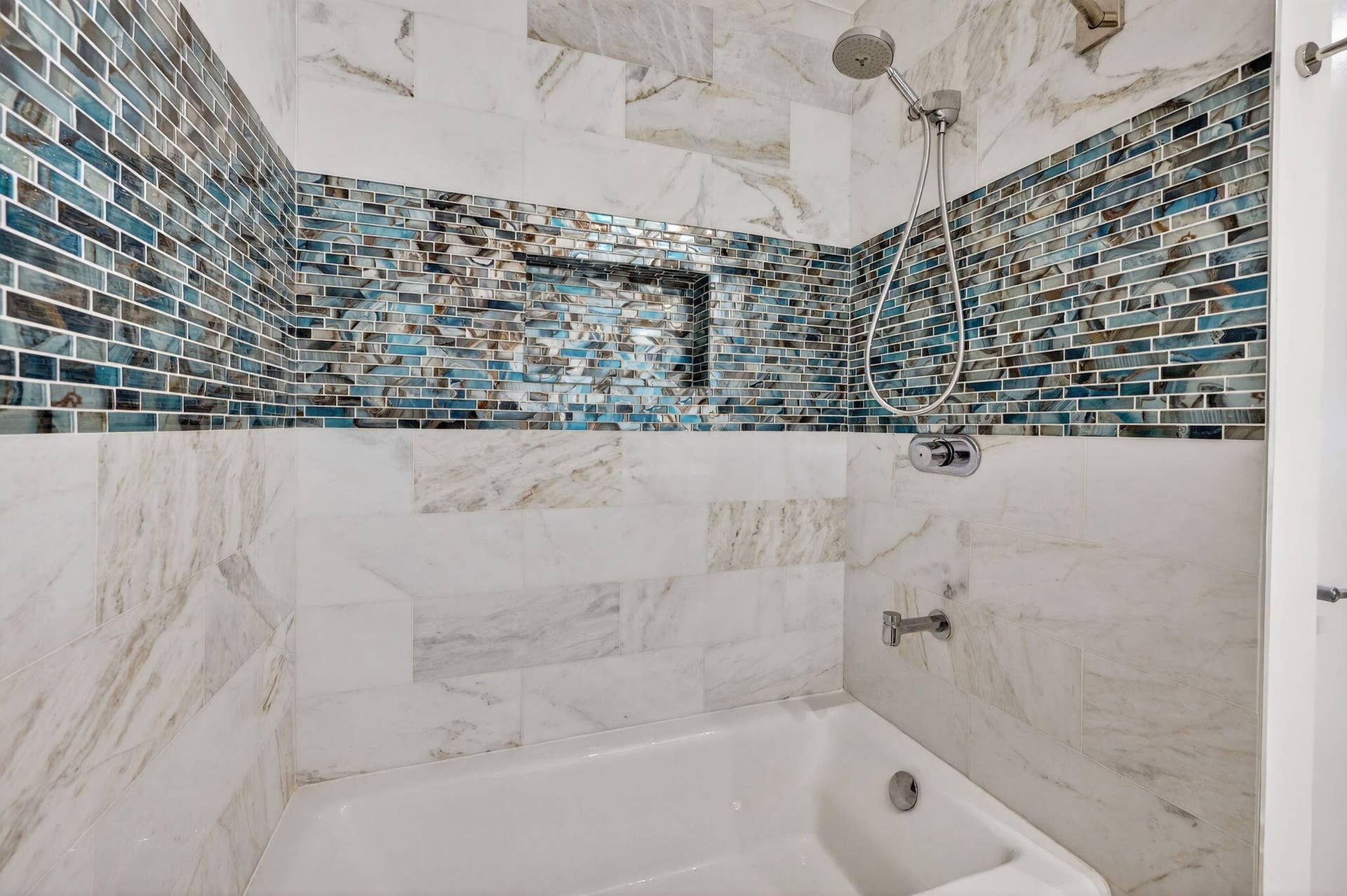 Guest Bath #4 Shower & Tub