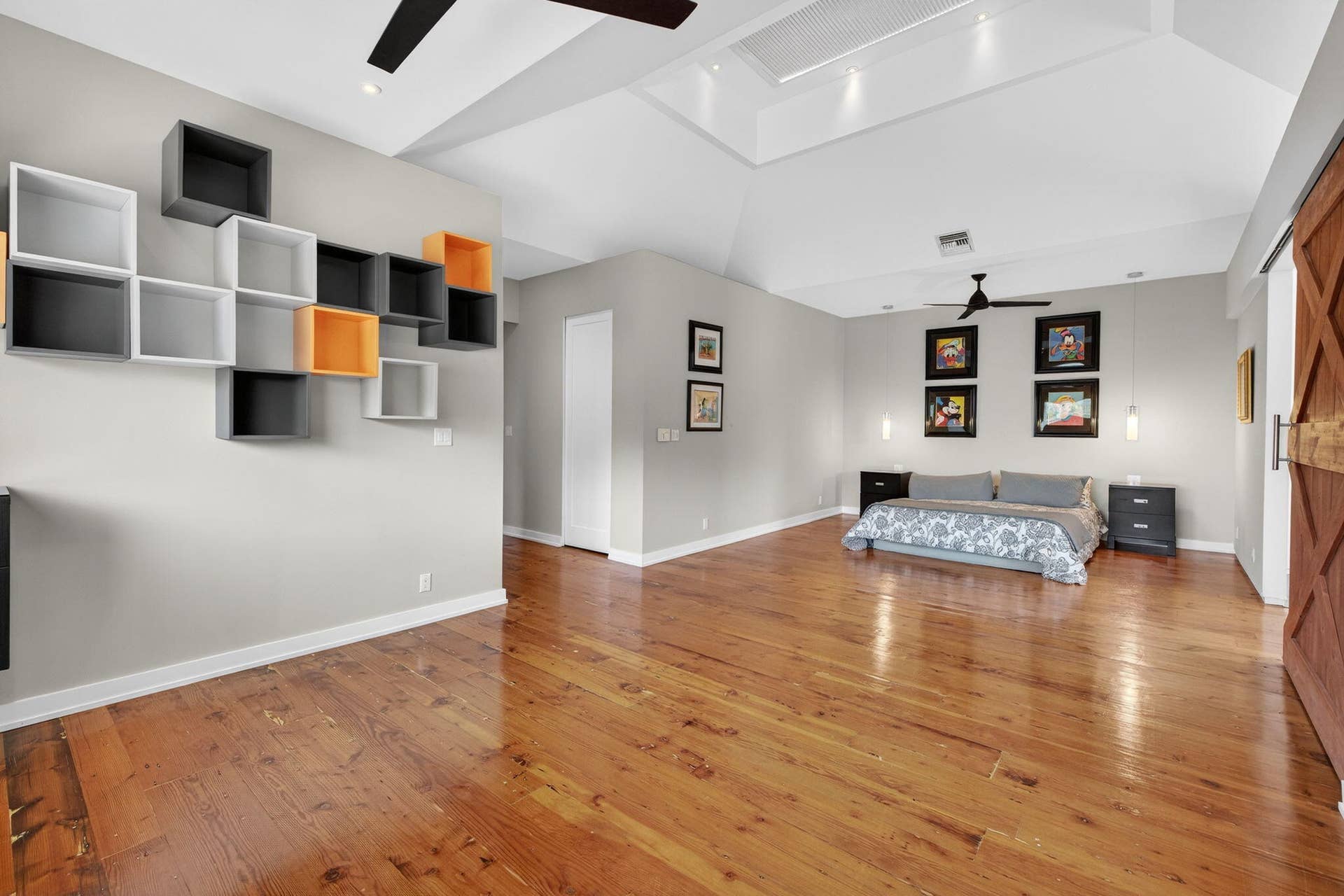 Vaulted Ceilings & Sky LIght