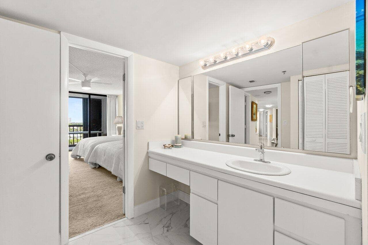 4740 S Ocean Boulevard, #903, Highland Beach, FL 33487 EN SUITE BATHROOM