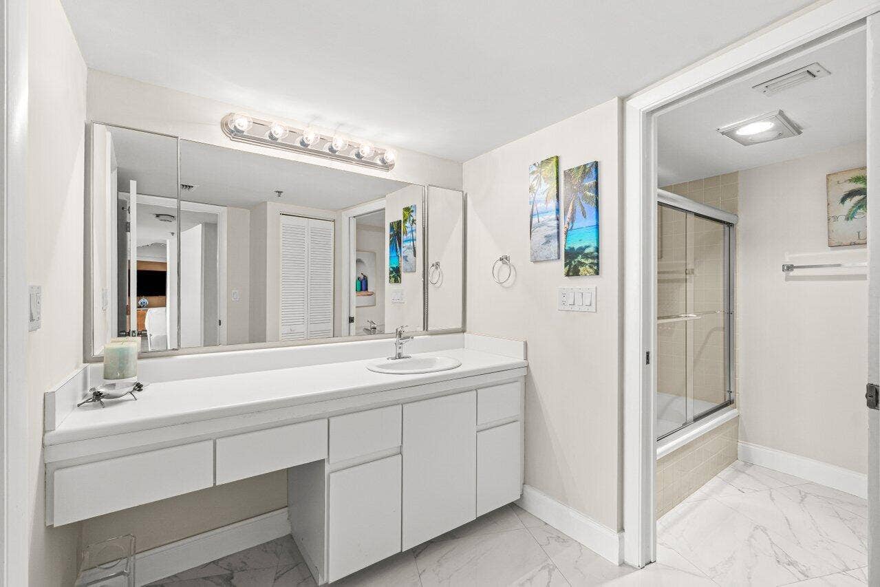 4740 S Ocean Boulevard, #903, Highland Beach, FL 33487 EN SUITE BATHROOM