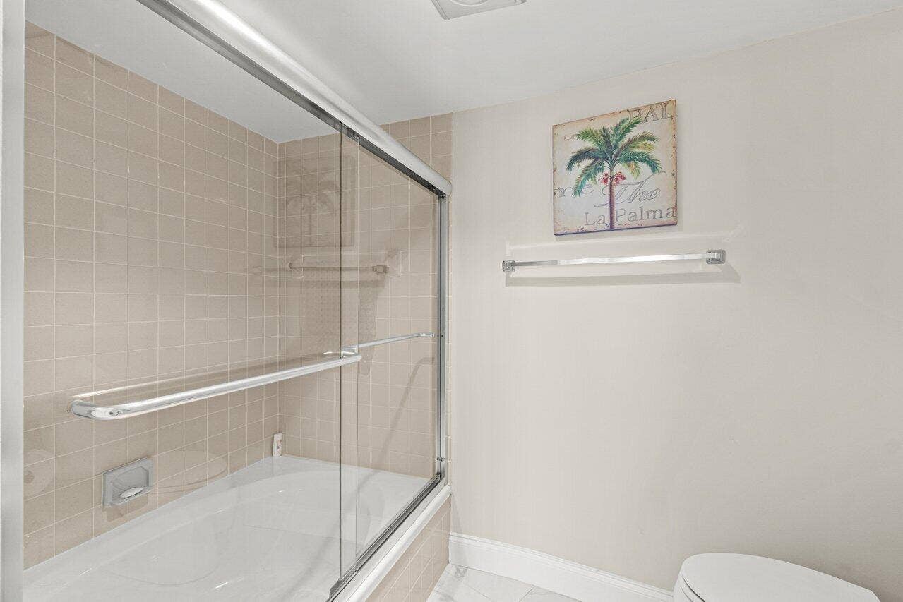 4740 S Ocean Boulevard, #903, Highland Beach, FL 33487 EN SUITE BATHROOM