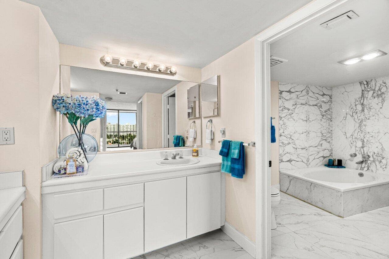 4740 S Ocean Boulevard, #903, Highland Beach, FL 33487 PRIMARY BATHROOM