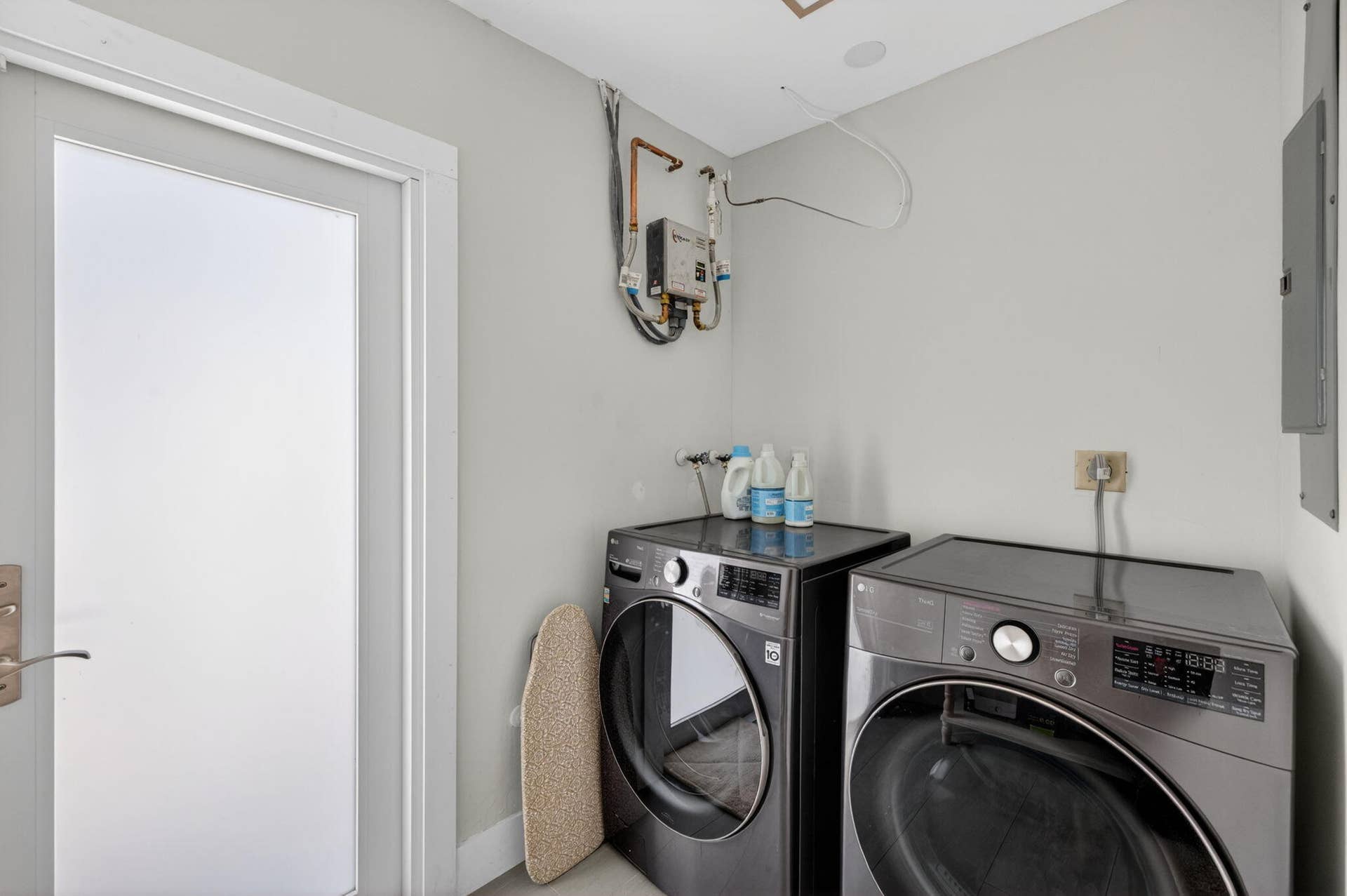 4460-Laundry Room