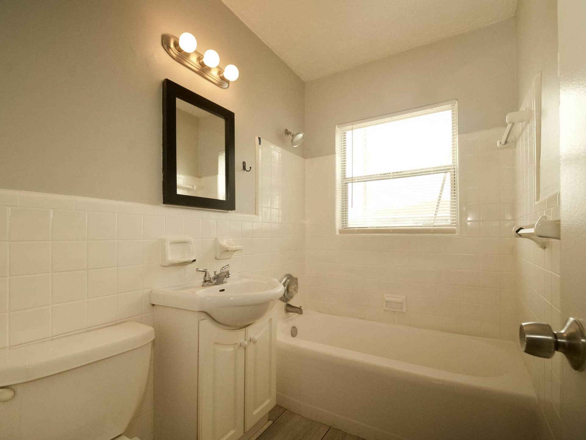 158 W 25th Street, Riviera Beach, FL 33404 43 - 9