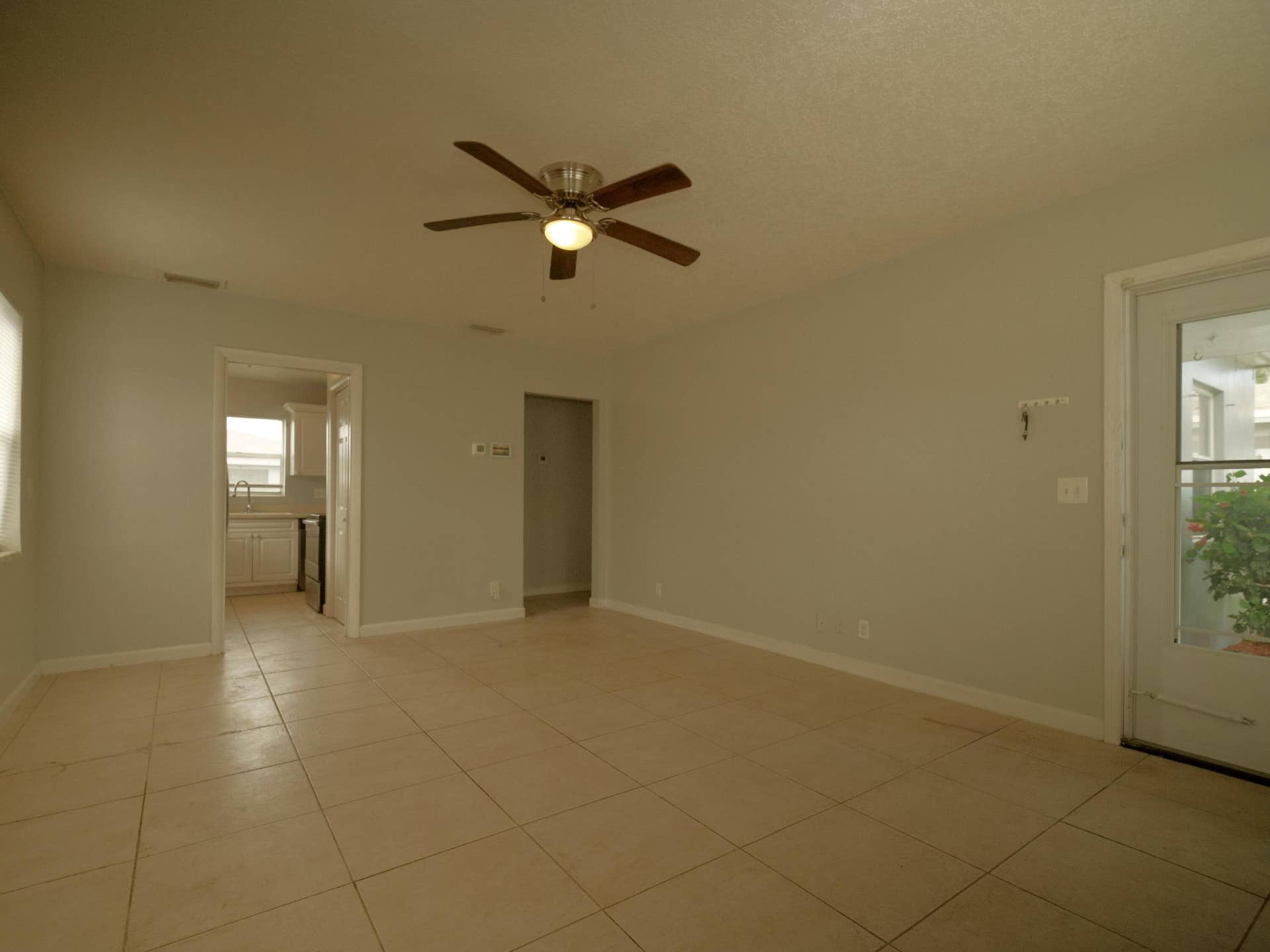158 W 25th Street, Riviera Beach, FL 33404 43 - 19