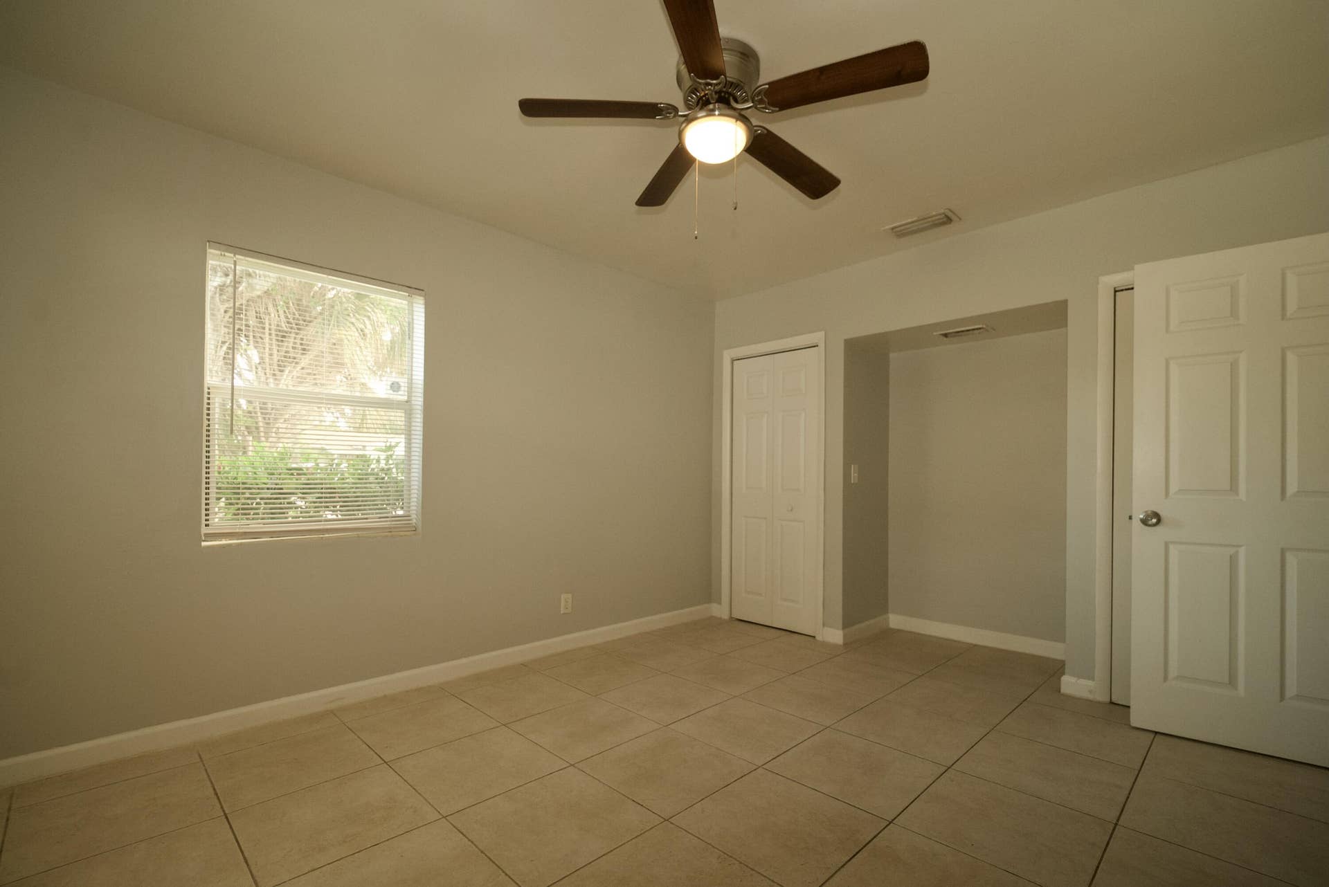 158 W 25th Street, Riviera Beach, FL 33404 DSC00323