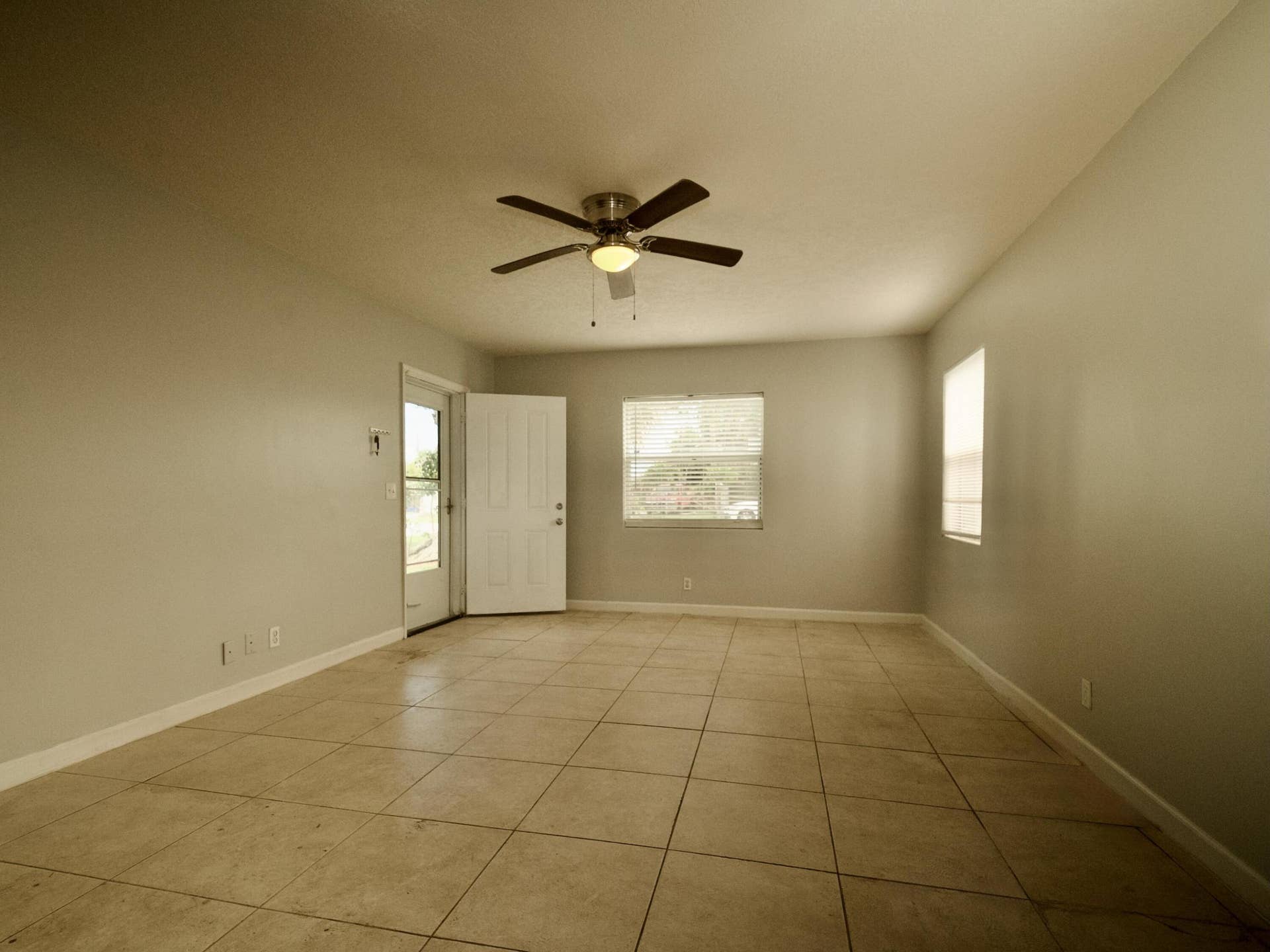 158 W 25th Street, Riviera Beach, FL 33404 43 - 17