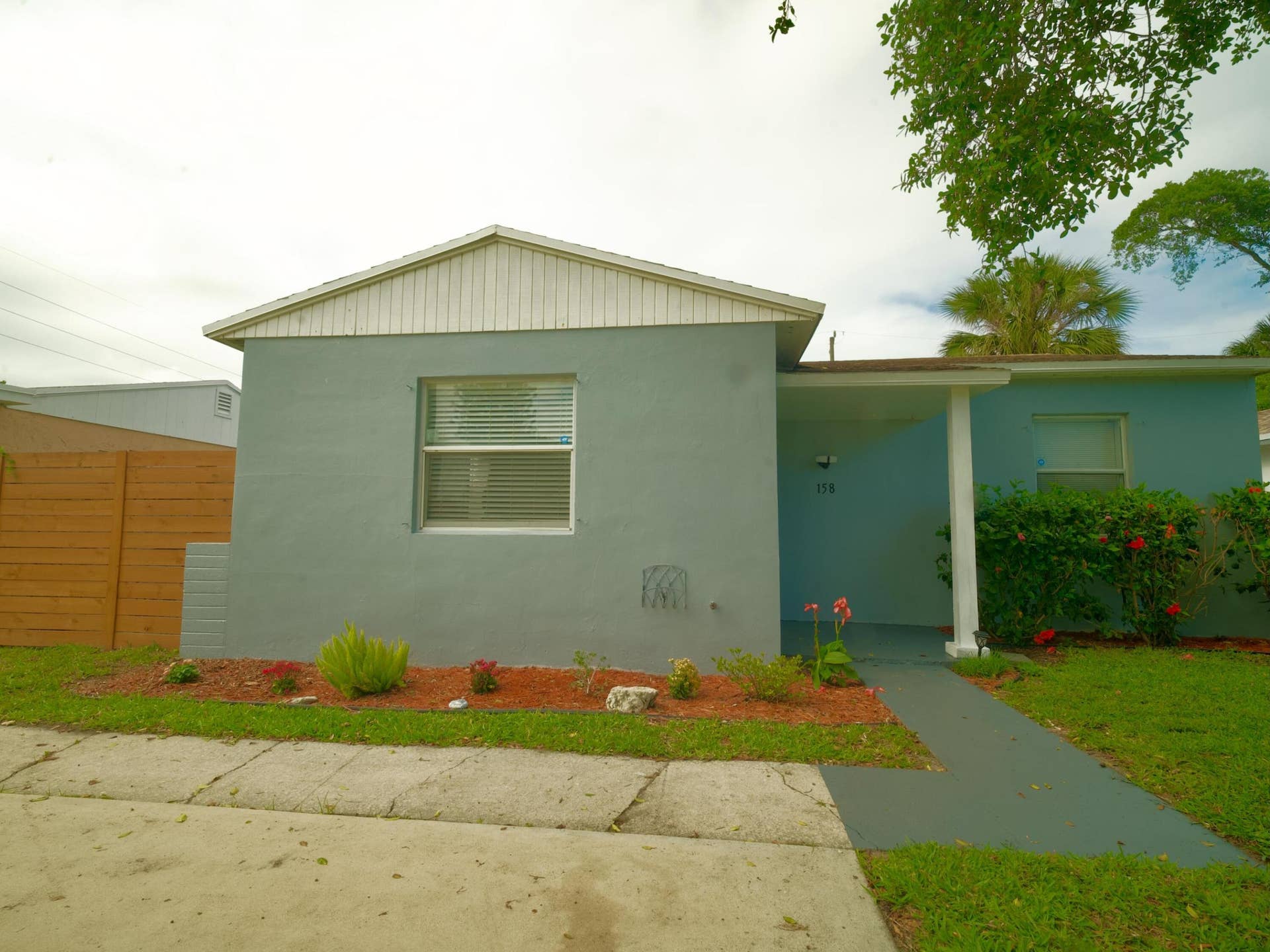 158 W 25th Street, Riviera Beach, FL 33404 43 - 2
